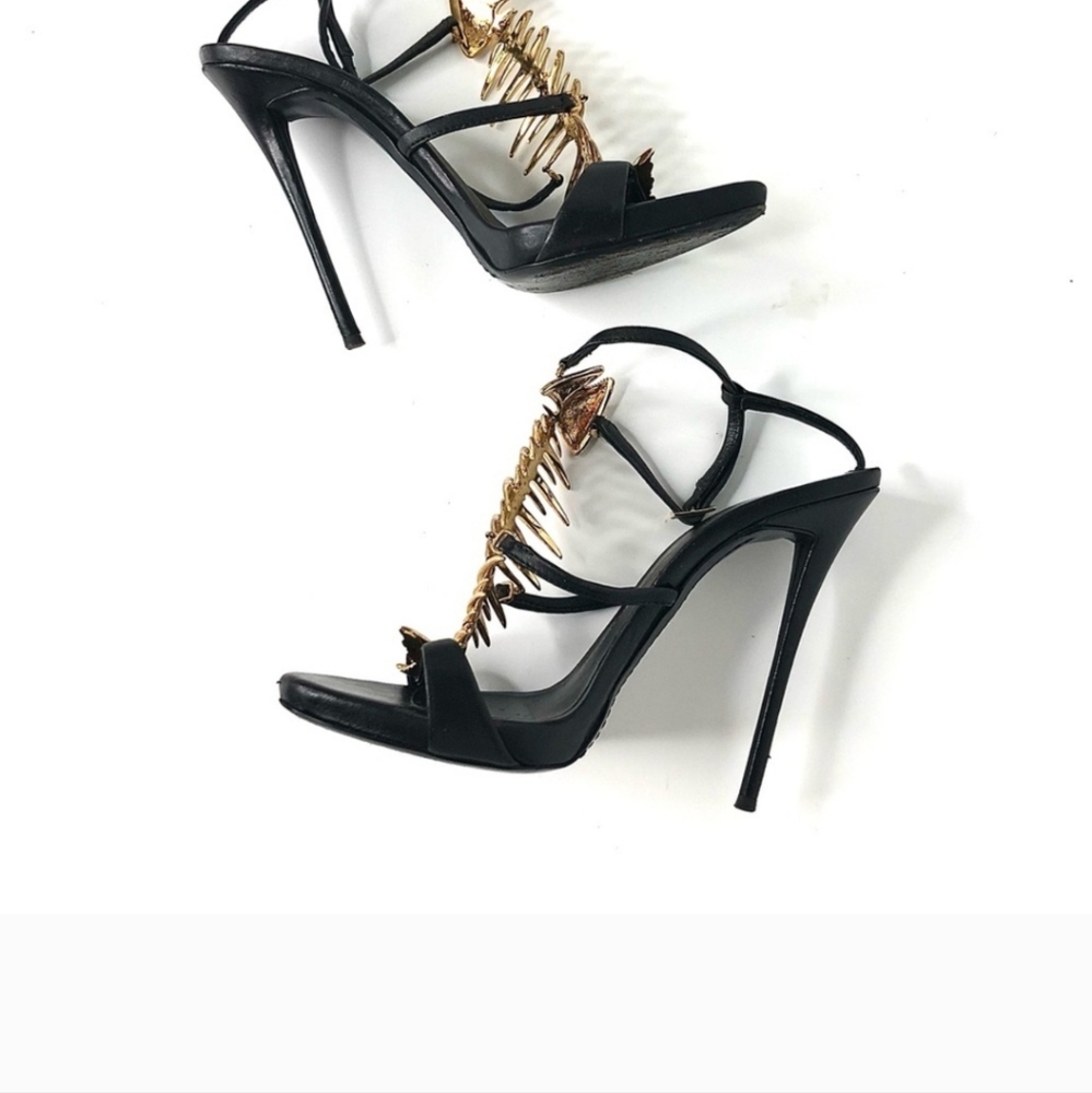 RARE Giuseppi Zanotti Black and Gold Fishbone Sandals - Picture 14 of 16